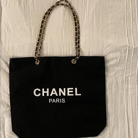 Paris Black and Gold Chain Tote NWOT Nice gift!!! 🎁 Free shipping - Picture 1 of 7